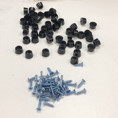 50 pakker runde gummifødder med tilhørende skruer til borde & sofaer 1.2x0.8x0.7 cm
