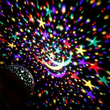 Lyserød natlampe med roterende stjernehimmel