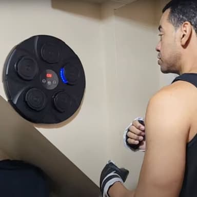 Smart Bluetooth Boksemaskine med LED-lys & Musik – Vægmonteret Interaktivt Træningsmål til Voksne