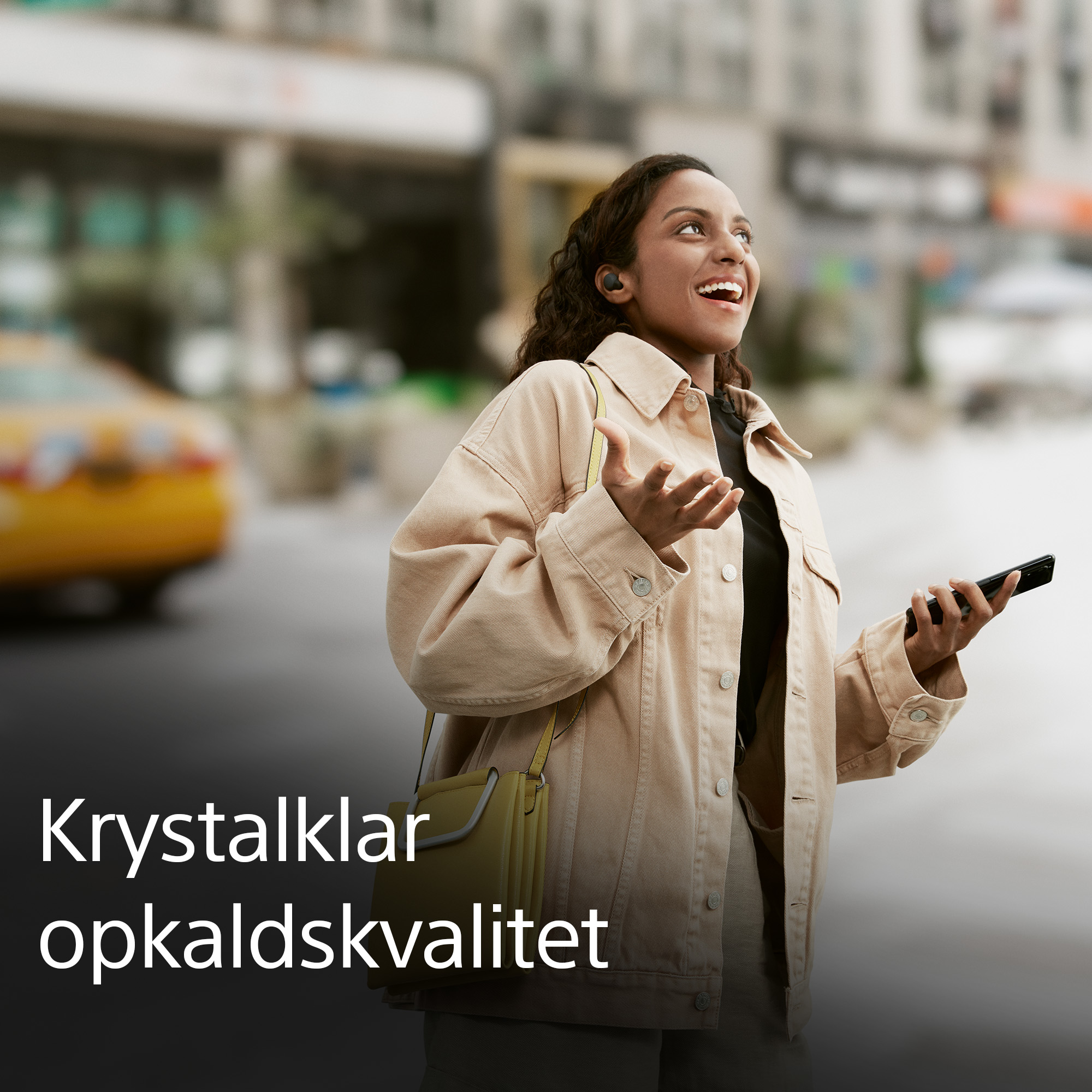 Kvinde med LinkBuds og tekst om opkaldskvalitet