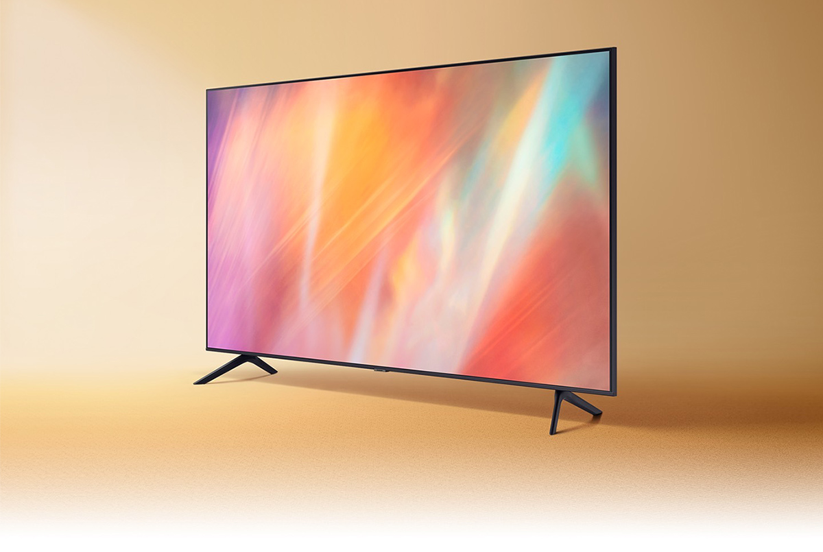 Samsung-TV-AU7175 på tv-fod