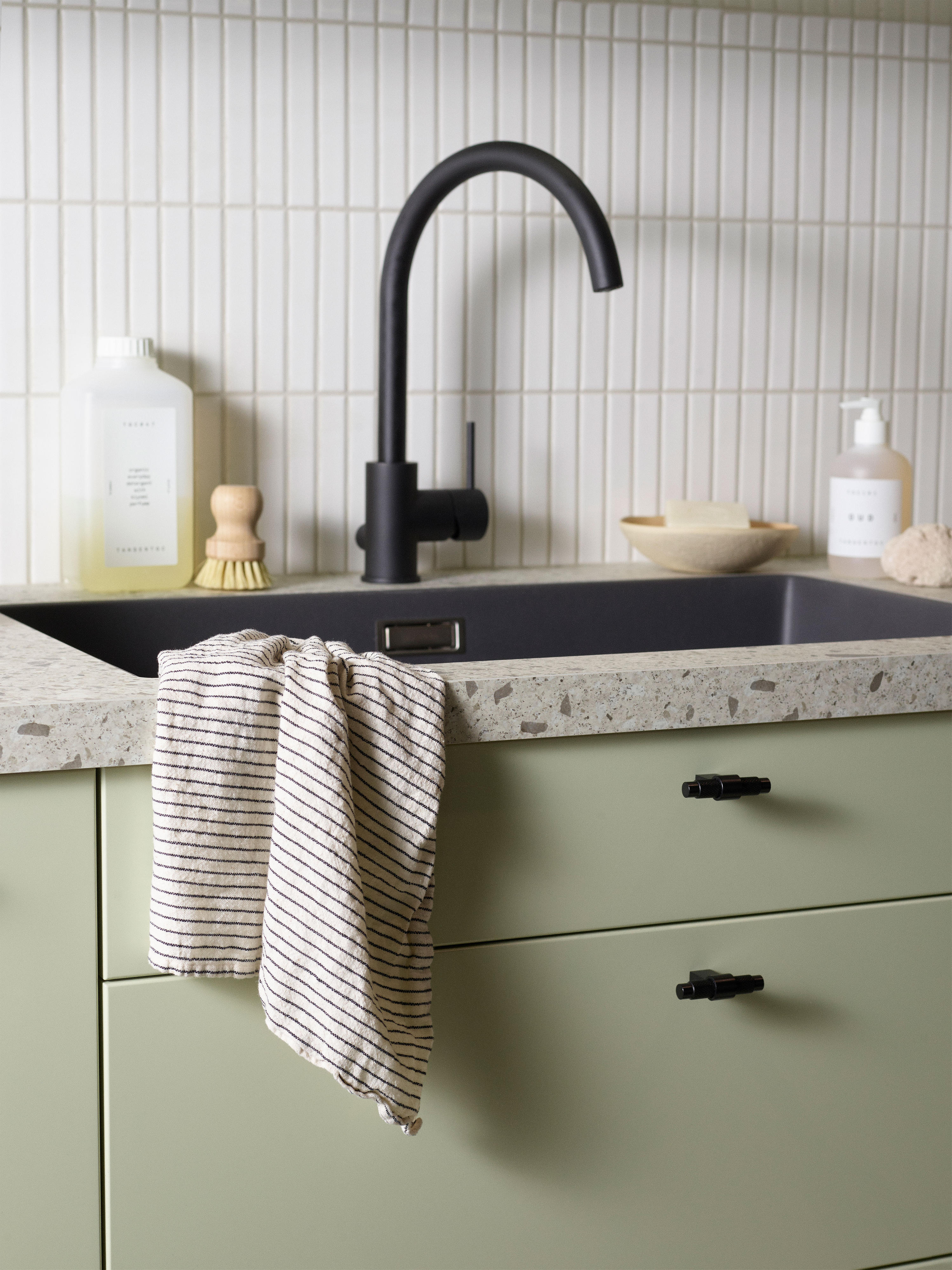 Black sink in an Epoq Trend Pistachio kitchen