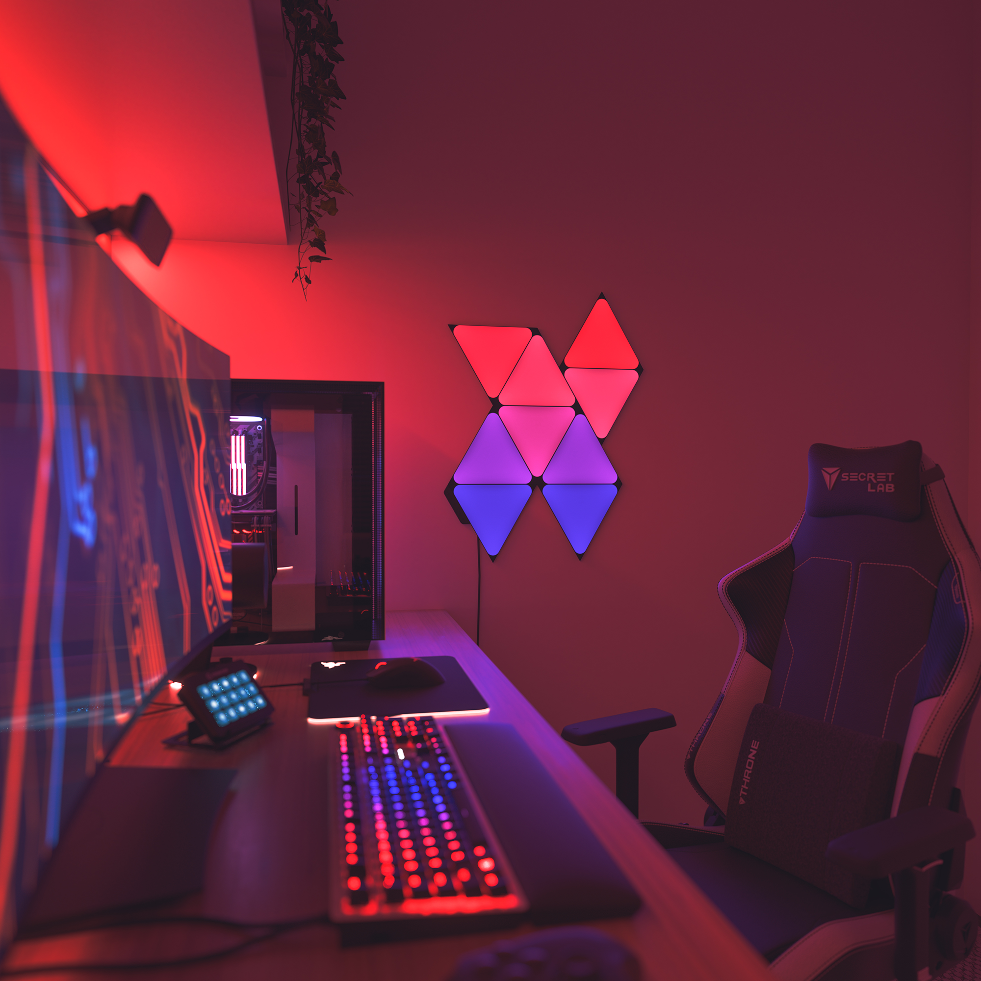 Nanoleaf Black Triangles lyspaneler i rød, lilla og blå og et gamingværelse