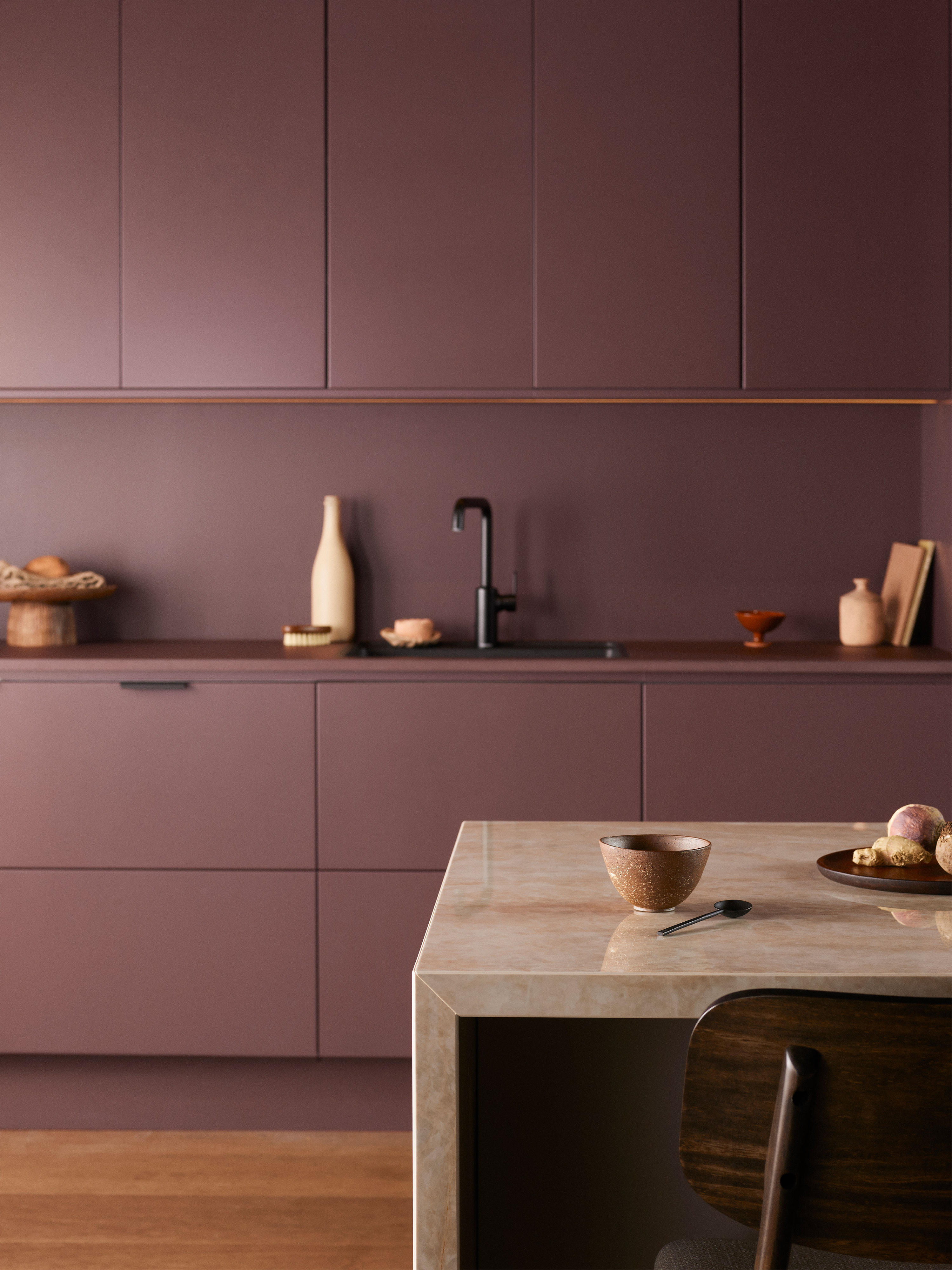 Epoq Trend Burgundy og Sand kitchen med en køkkenø