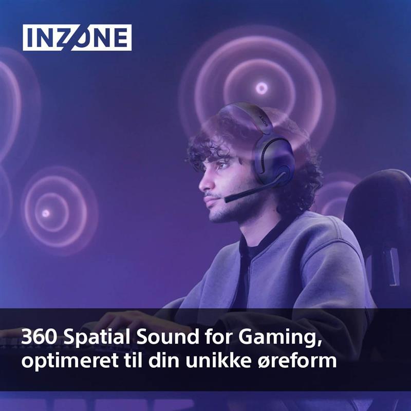 Mand med Sony INZONE H5 trådløse gaming-høretelefoner og teksten 360 spatial sound for gaming, optimeret til din unikke øreform