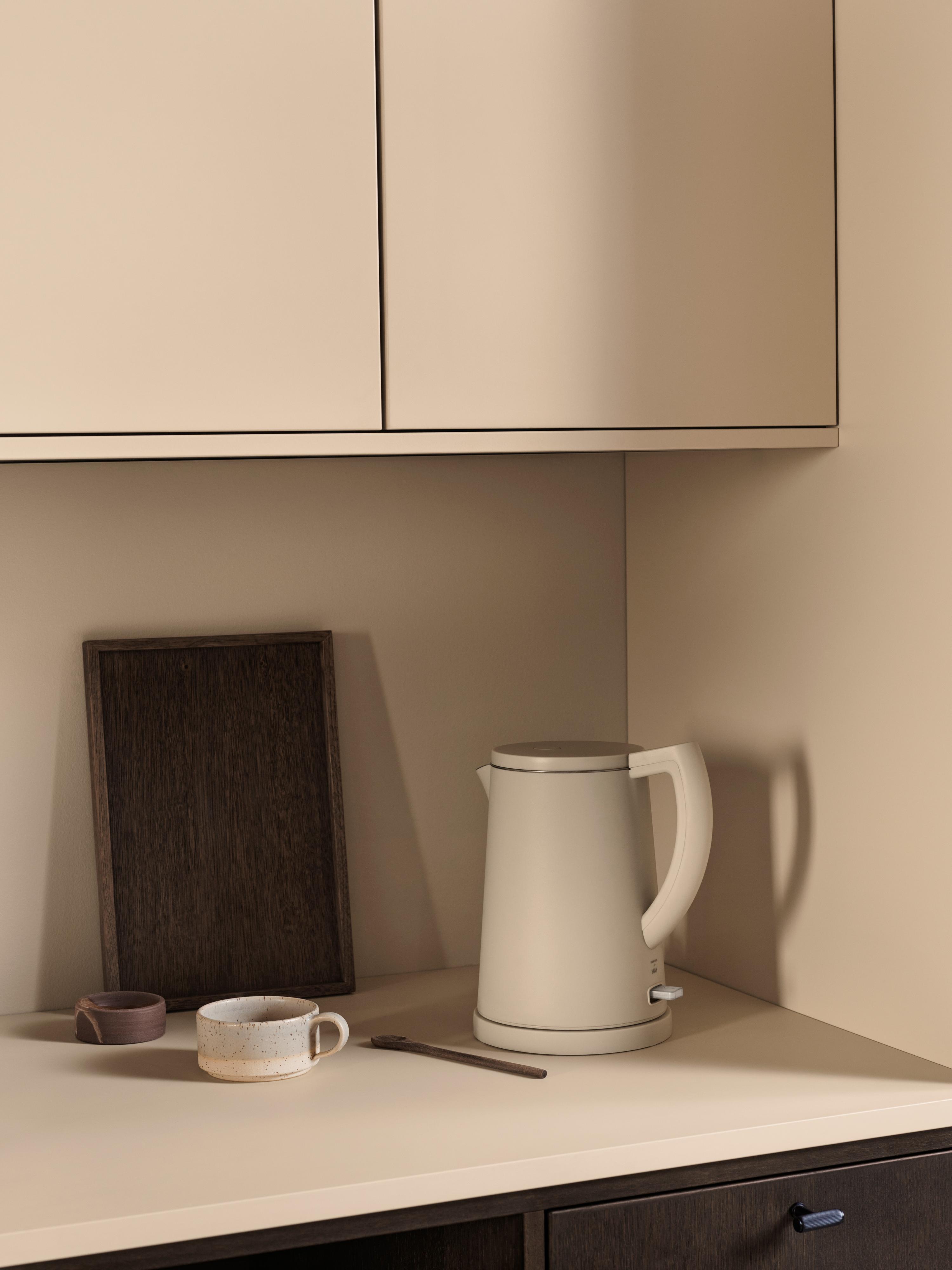 Epoq - HORN Worktop - Beige køkken og elkedel