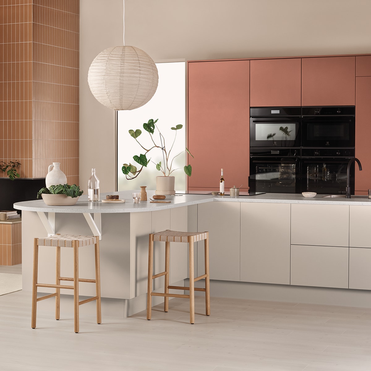 EPOQ - Køkken - Trend Red Clay og Sand - Åbent køkkenplan - Køkkenø - Integreret ovn