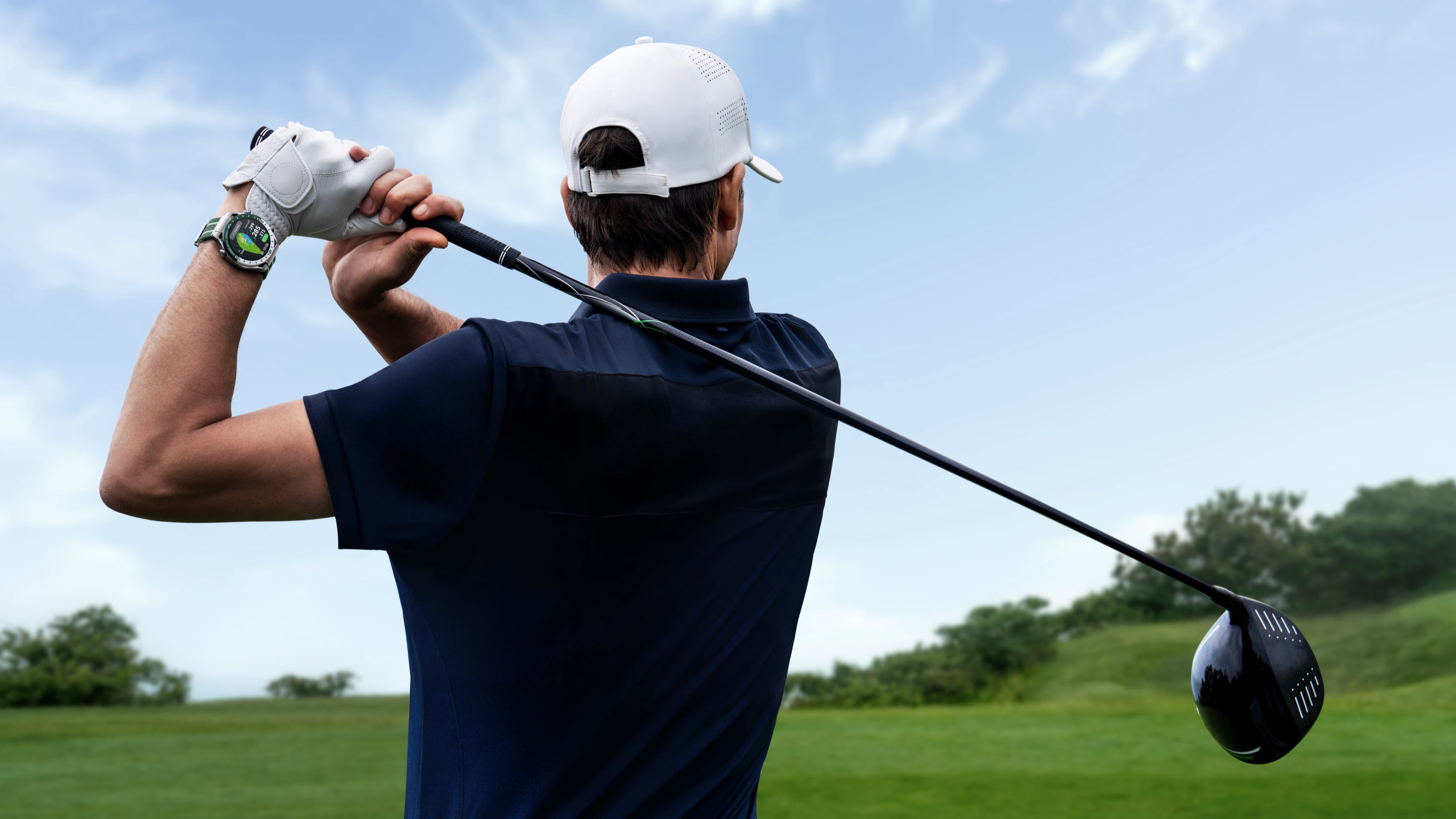Huawei Watch med 1.000 nordiske golfbanekort og helt nye 3D-effekter på armen af golfspiller