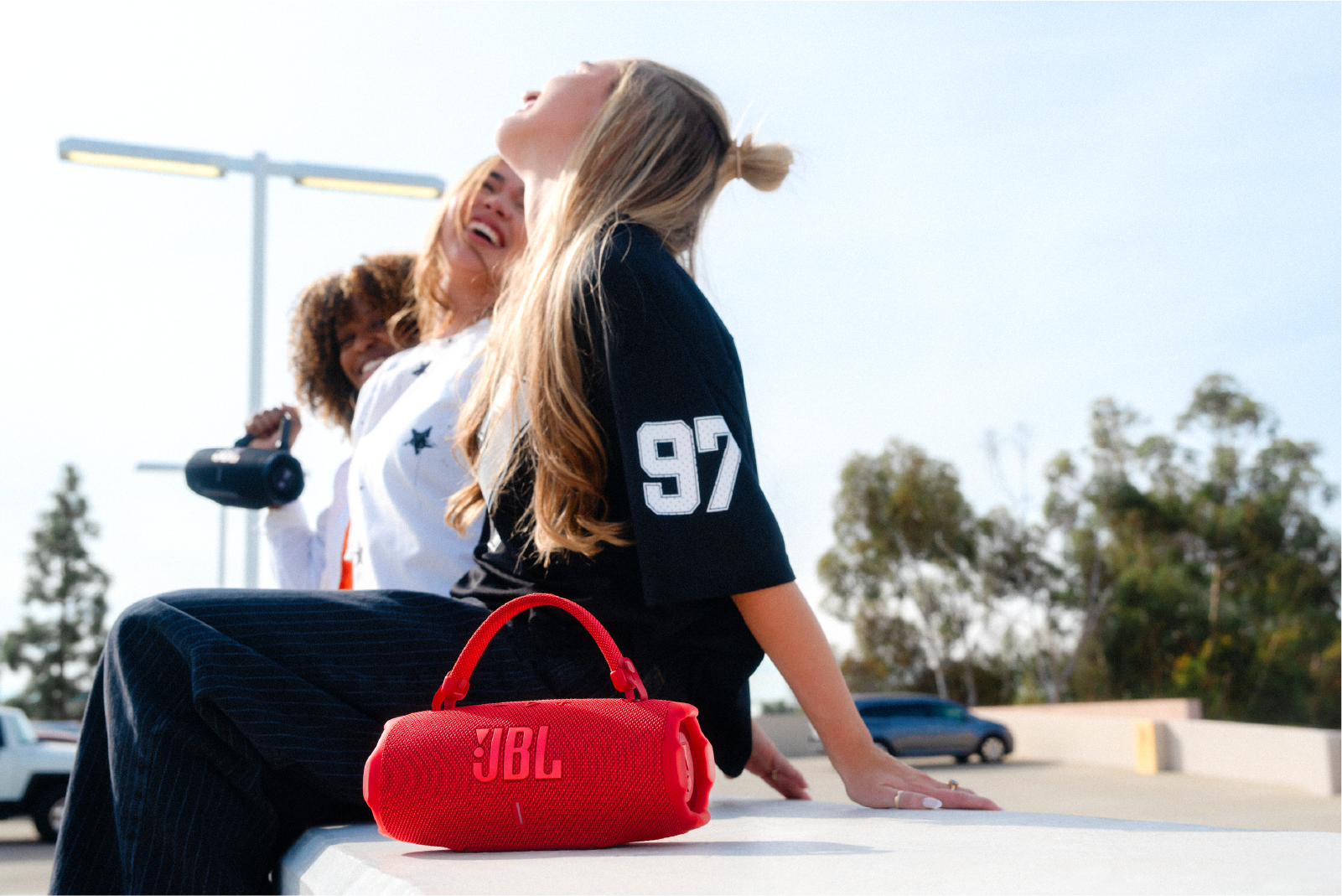 JBL Charge 6 giver ekstra lang spilletid med JBL Playtime Boost
