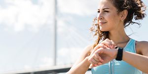 Telecom - Smartwatch - En kvinde iført et smartwatch