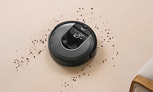 iRobot Roomba i7+ der rengører et gulv