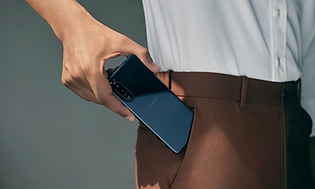 Mand der putter Sony Xperia 5 II ii sin lomme