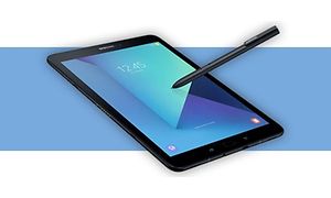 Samsung tablet foran en hvid og blå baggrund