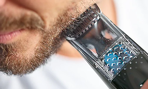 nærbillede af en skægbarbering