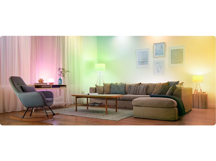 En stue med farverige Wiz-pærer