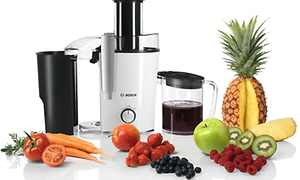 Billede af frugt og grøntsager foran en Bosch juicer