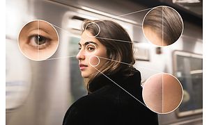 Kvinde i profil med fokus på øjnene
