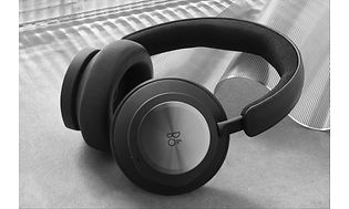 B&O-Beoplay-Portal-headset