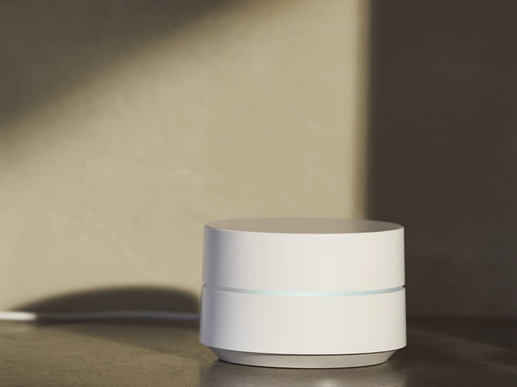 Hvid Google wi-fi på køkkenbord