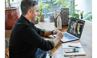 linkedin-sales-solutions-Be5aVKFv9ho-unsplash (1)