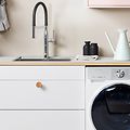 Linoleum - Hvidt køkken med grå linoleum bordplade