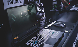 Et gaming-setup med Nvidia og Steelseries-produkter