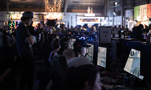 En række gamere ved et gaming-event