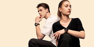 Huawei Watch 3 på armen af mand og kvinde