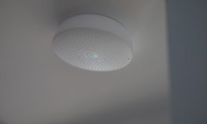 Airthings montert i taket