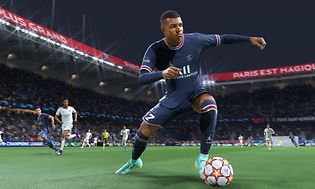 Mbappe spiller fodbold i FIFA 22