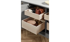 Drawers with kitchen stuff