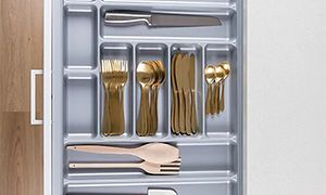 Skuffe fra Epoq med bestik og køkkengrej
