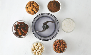 Food processor med forskellige ingredienser