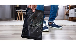 En tablet med en ødelagt skærm
