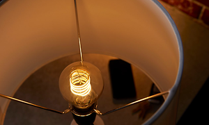 Nærbillede af Philips Hue lyspære