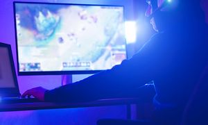 Gamer med hovedtelefoner