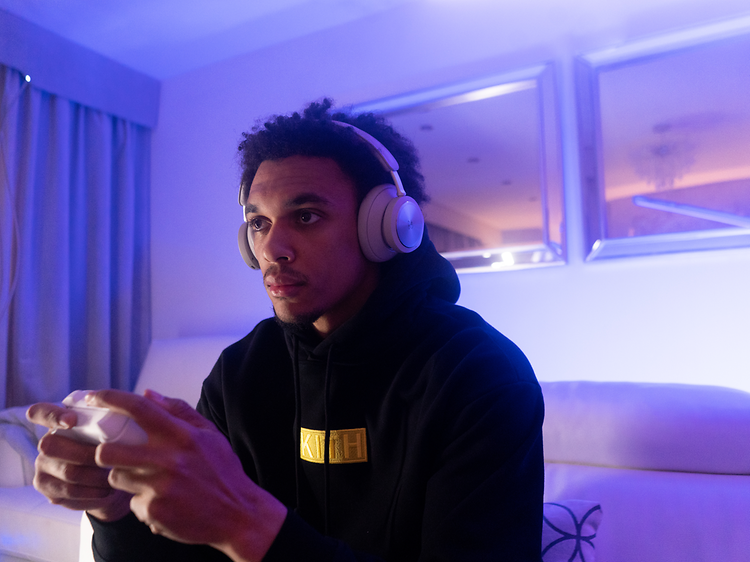 Beoplay Portal med Trent Alexander-Arnold
