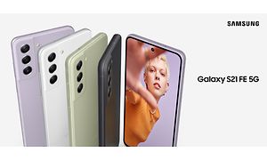 Samsung Galaxy S21 FE i forskellige farver stillet op ved siden af hinanden