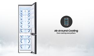 Et åbent køleskab i rustfrit stål fra Samsung