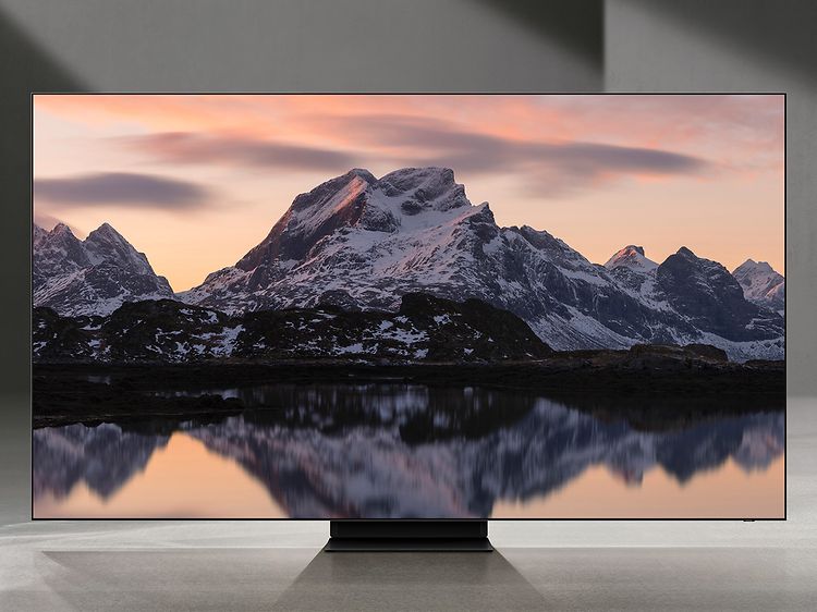 Samsung-TV-QN800A- Bjerge og vand