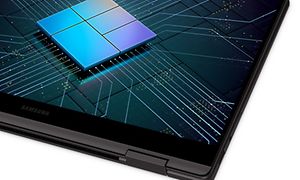 En Galaxy Book2 360 med to certificeringslogoer til Intel Evo