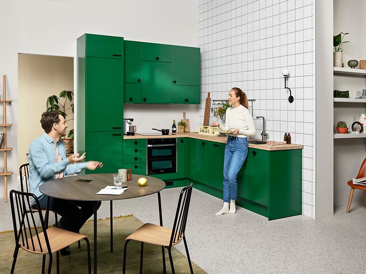 Epoq-køkken fra serien Trend i farven Green Envy og med Horn-bordplade 