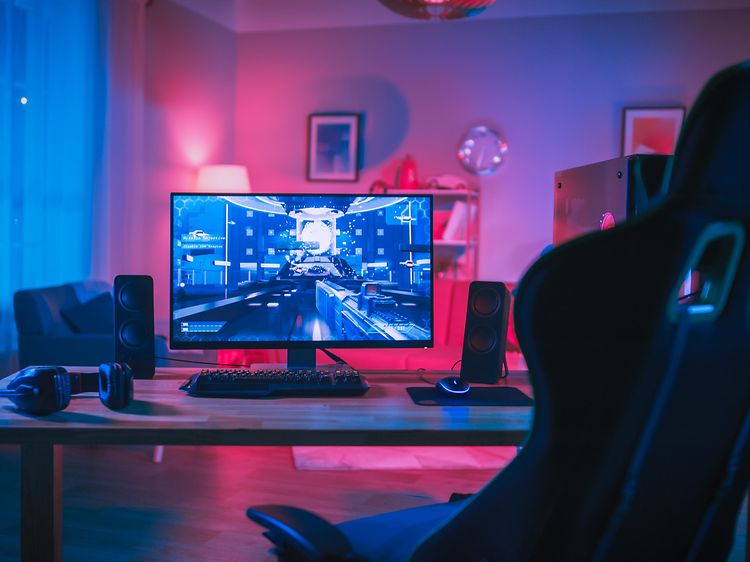 Gaming-setup med gamingstol