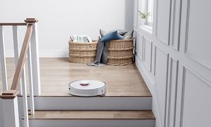 SDA - Roborox - Robotstøvsuger foran trappe