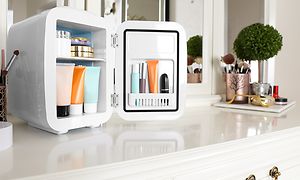 Mini-køleskab med make up i