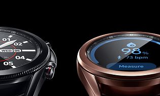 Galaxy Watch 3 i to versioner ved siden af hinanden