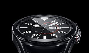 Galaxy Watch i sort på sort baggrund