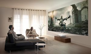Samsung - Projektor - The Premiere viser en film i en stue