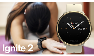 Polar - Et Polar Ignite smartwatch på håndleddet af en kvinde, der dyrker yoga