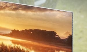 Samsung-QLED TV viser vand i solskin